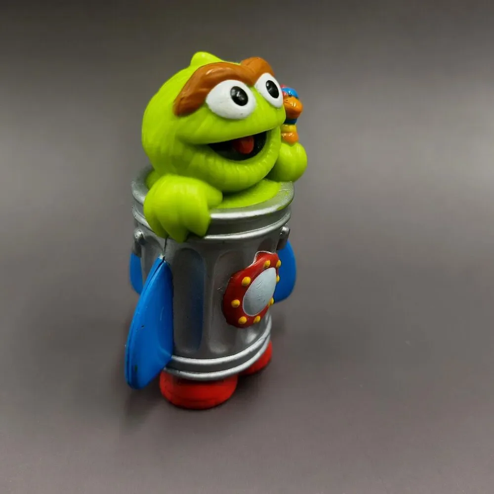 Sesame Street Rocket Ship Oscar Pvc Figure with Slimey Worm Outer Space Tyco